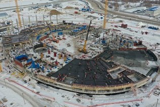 The roof frame for the "Arena Omsk" will soon arrive at the construction place