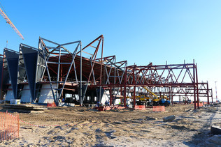 The installation of metal structures at the Novy Urengoy airport terminal is being completed