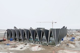 Строительство терминала аэропорта Новый Уренгой в мае 2022 года