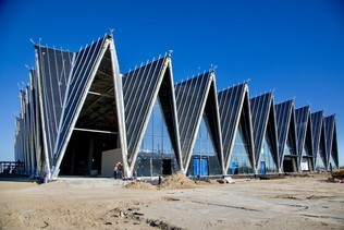 Dynamics of the Novy Urengoy airport terminal under construction in June