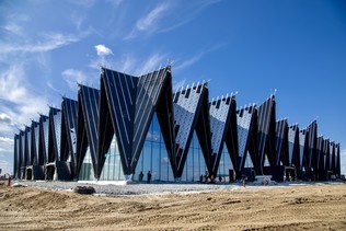 LMS started cladding the facade of the passenger terminal at Novy Urengoy airport