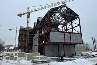 На строительстве Пермской галереи завершается монтаж металлокаркаса здания