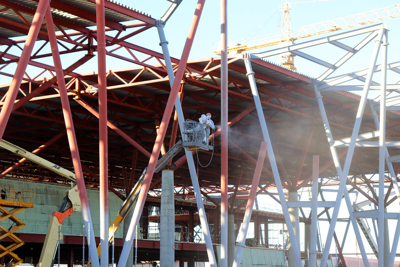 The installation of metal structures at the Novy Urengoy airport terminal is being completed-photo-3