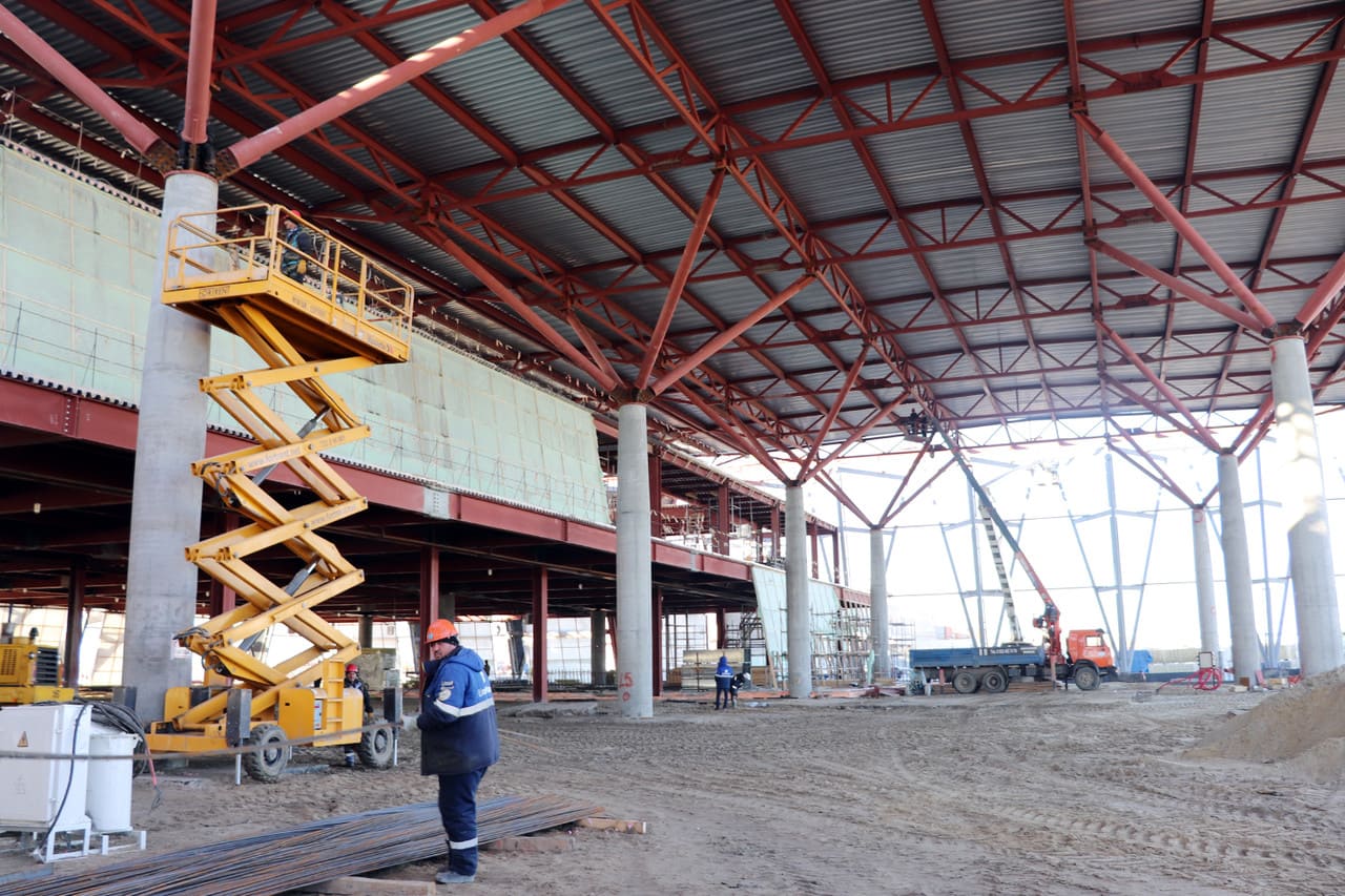 The installation of metal structures at the Novy Urengoy airport terminal is being completed-photo-5