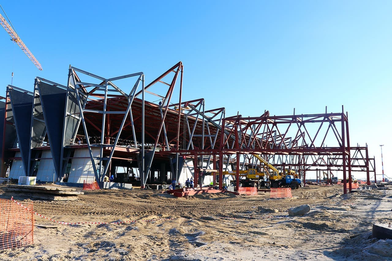 The installation of metal structures at the Novy Urengoy airport terminal is being completed-photo-1