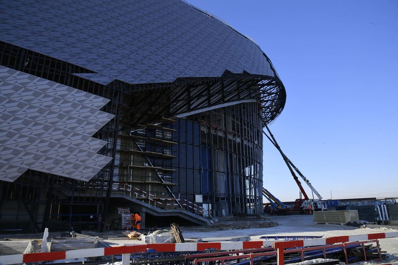 Governor of the Omsk region Alexander Burkov visited the construction site of the Arena-photo-2