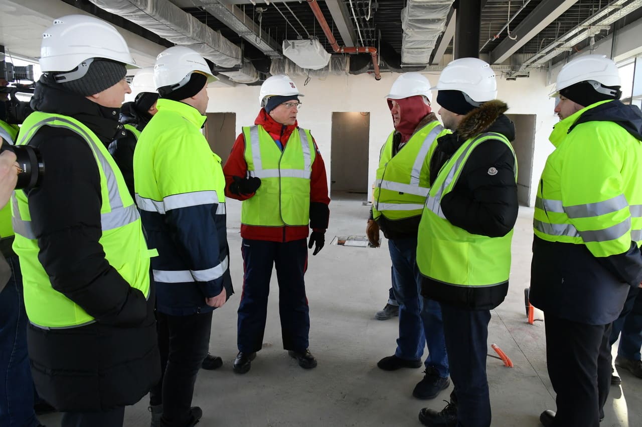 Governor of the Omsk region Alexander Burkov visited the construction site of the Arena-photo-4