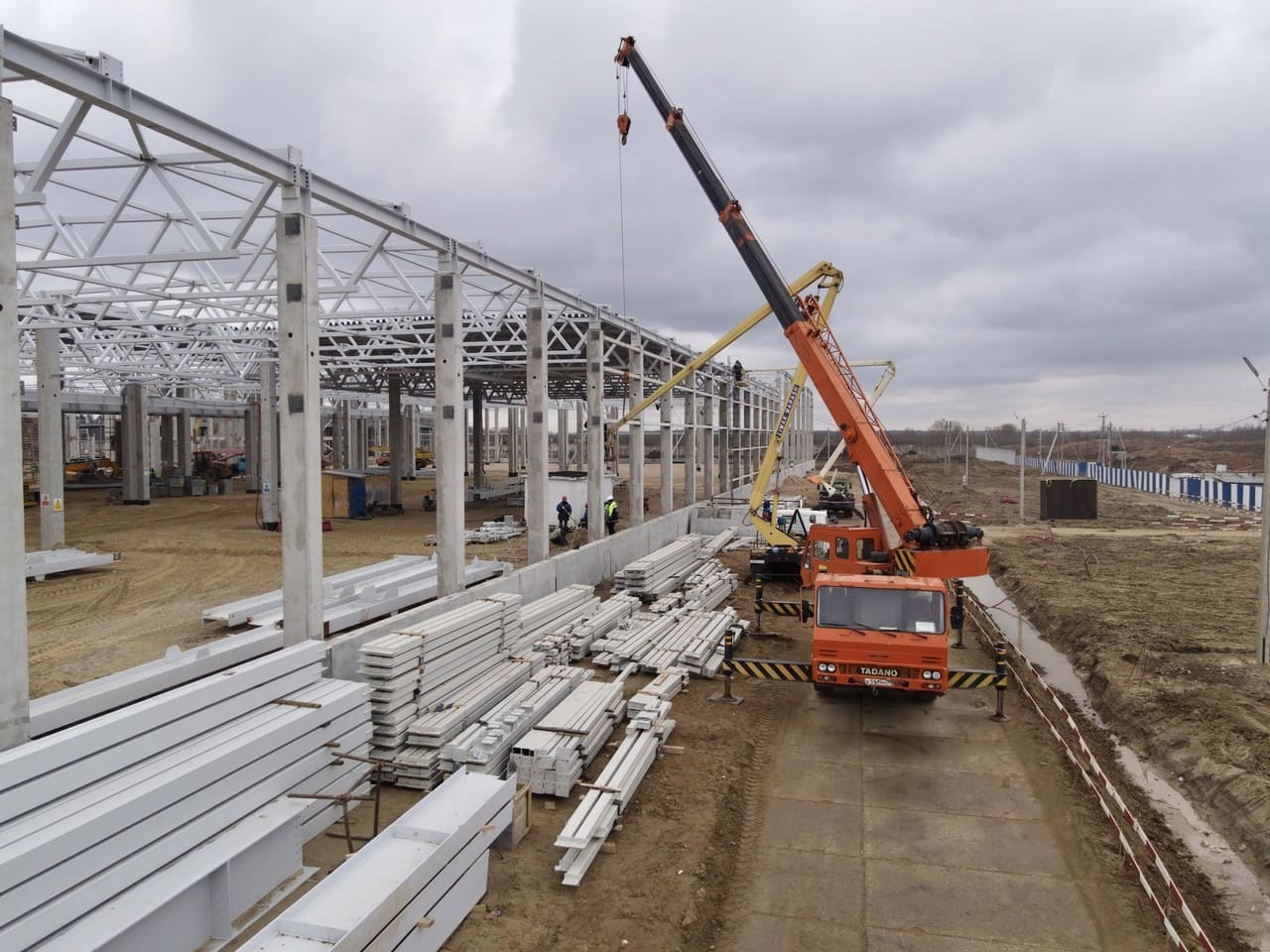 LMS specialists are assembling the steel structures of the industrial complex in Chernyakhovsk-photo-6