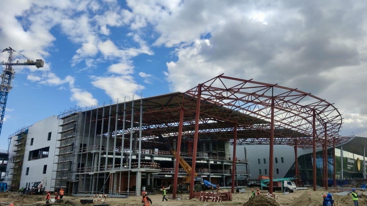 The installation of the roof framing of the new Khabarovsk Airport terminal has been completed-photo-3