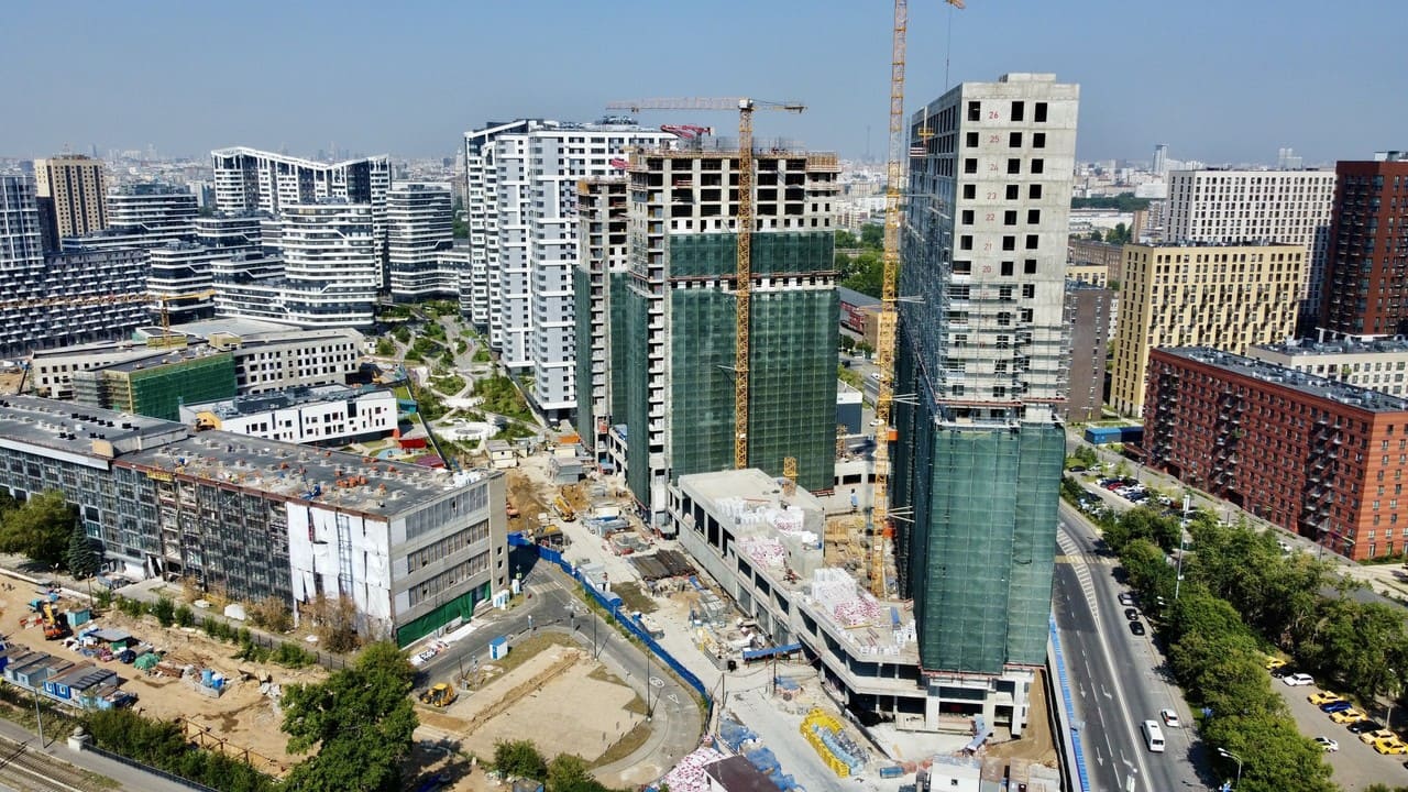 Pouring of bearing structures is completed in the 18th building of Simvol Residential Complex-photo-8
