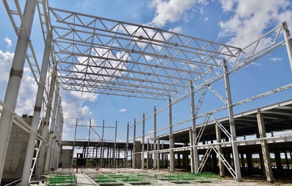 Construction of an industrial complex for the production of silicon wafers and photovoltaic converters